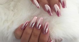 Mirror effect manicure, the new buzzing nail art trend