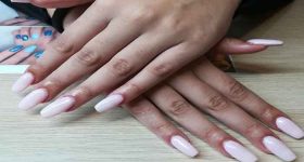 Chablon nails, a trendy long-lasting manicure