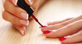 How to do a semi-permanent manicure for beginners?